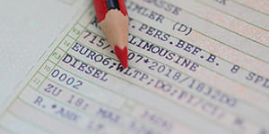 Foto vom Fahrzeugschein für Unfallgutachten